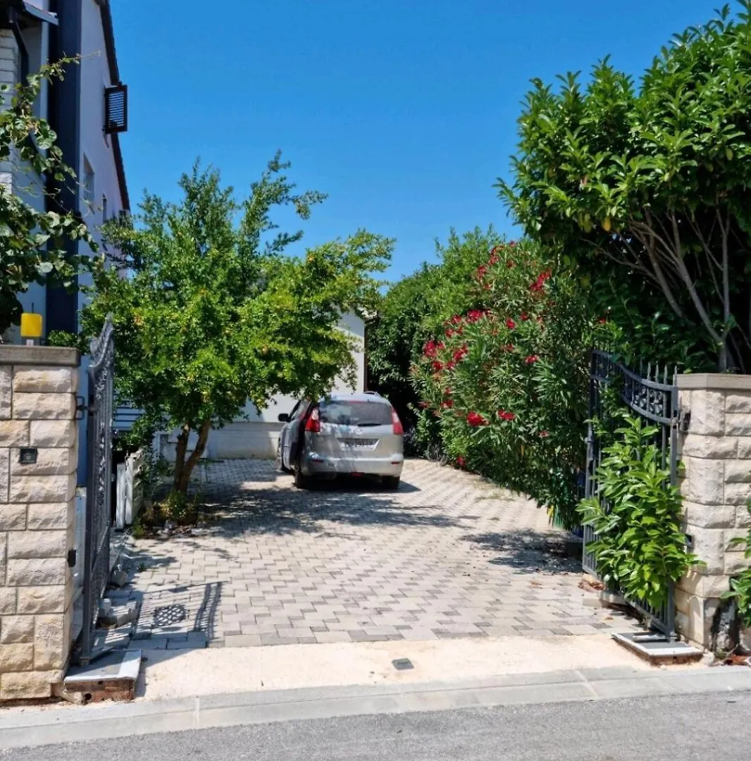 Apartment Nala - Detached House, Walk To Beach Pula